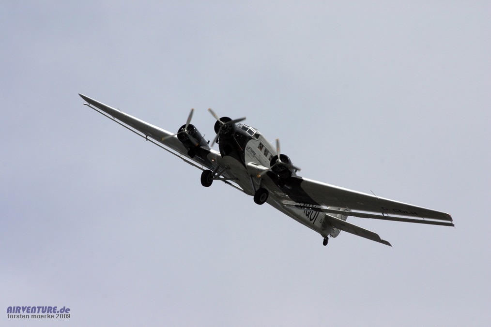 http://www.airventure.de/hh_hafengeb_2009/ju52_1.jpg